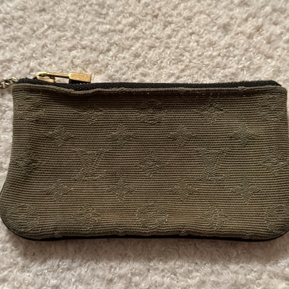 Authentic Louis Vuitton Green Key Cles - Picture 3 of 10